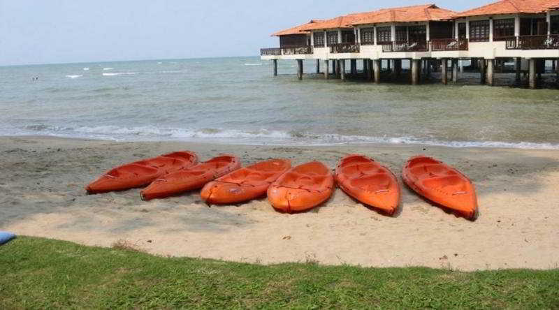 Готель Avillion Порт-Діксон Екстер'єр фото Kayaks at the beach