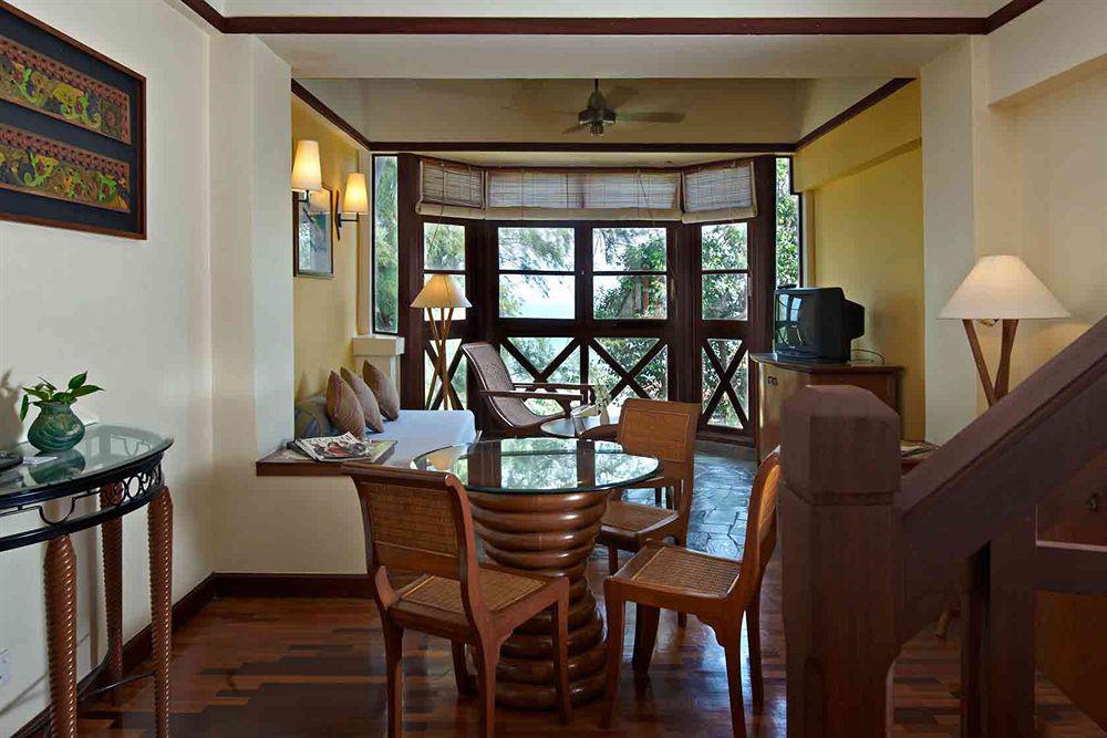 Готель Avillion Порт-Діксон Екстер'єр фото A living room in a suite at the Shangri-La Tanjung Rhu Resort, Langkawi, Malaysia